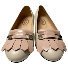 Tod's-Tod's Moccasin Flats in Cream Leather-White,Cream