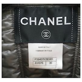 Chanel-Chanel Dunkelgraue Steppjacke-Anthrazitgrau
