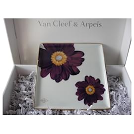 Van Cleef & Arpels COLLECTOR empty pocket White