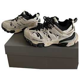 Efeito desbotado Balenciaga Track Preto