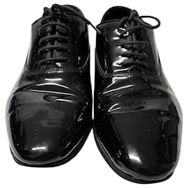Saint Laurent-Zapatos planos con cordones en charol negro de Saint Laurent-Negro