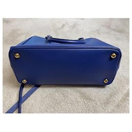 Prada-Handtaschen-Blau