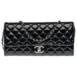 Chanel-Hervorragende klassische Chanel-Tasche aus der "East West"-Kollektion aus schwarzem gestepptem Lackleder, Garniture en métal argenté-Schwarz