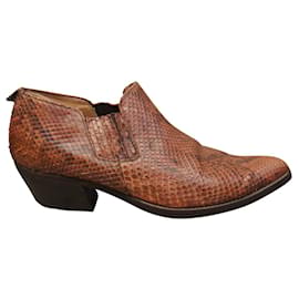 Botas baixas Sartore em python p 37 Marrom