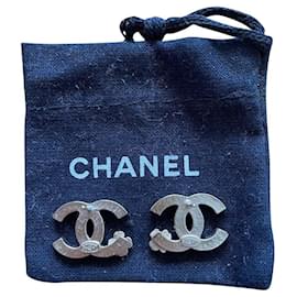 Chanel-Boucles d'oreilles Chanel CC Logo Fleur en émail noir-Noir