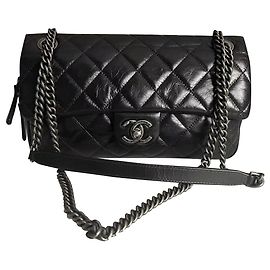 Chanel mittelgroße flache Tasche, saisonal Schwarz