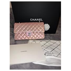 Chanel-Chanel Irisierendes Kalbsleder & silberfarbene Metalltasche-Pink