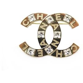 Chanel-LOGOTIPO E STRASS DA NEW CHANEL BROOCH CC EM METAL DOURADO GOLDEN NEW BROOCH JEWEL-Dourado