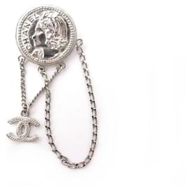 NEUF BROCHE CHANEL MEDAILLON PROFIL COCO LOGO CC PENDENTIF BOITE NEW BROOCH Argenté