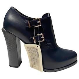 Fendi-Fendi Buckle Ankle Boots in Indigo/Asphalt calf leather Leather-Blue,Navy blue