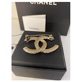 Chanel-Broche Chanel CC Signature Gold Metal ( NOVO ARTIGO )-Gold hardware