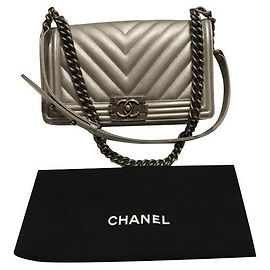 Chanel Bolsa Boy em couro caviar cinza Cinza