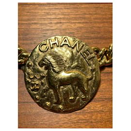 Chanel-Collier Chanel médaillon lion vintage-Doré