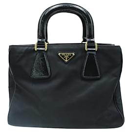 prada tote handbolsa