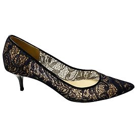 Bombas de punta puntiaguda de Jimmy Choo en encaje negro Negro