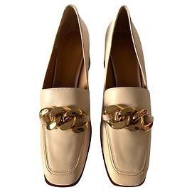 Tory Burch Couro creme alto mocassins Cru