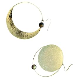 Brincos Loewe assimétricos: Lua Dourado