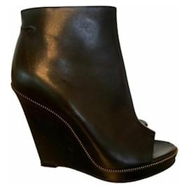Givenchy-Givenchy wedge shoe-Black