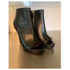 Givenchy-Givenchy wedge shoe-Black