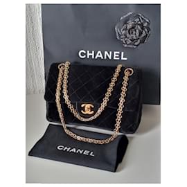 Chanel-Chanel Vintage Classique Tasche aus schwarzem Samt-Schwarz