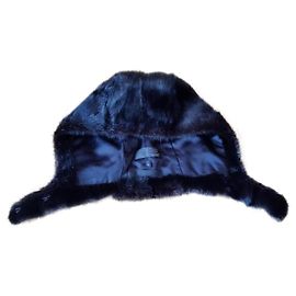 CHAPÉU DE PELE DE VISON PRETA PRADA Preto