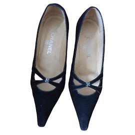 Chanel Pumps aus schwarzem Samt Größe 38 Schwarz
