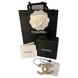 Chanel Broche CC Signature métal doré ( Article Neuf ) Bijouterie dorée Bijouterie dorée