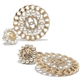 Chanel-Pendientes de botón CHANEL XL con perlas y strass-Dorado
