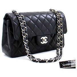 Chanel 2.55 Borsa a tracolla con catena argento con patta foderata Pelle di agnello nera Nero