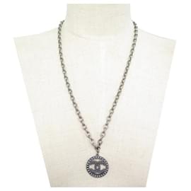 Chanel-NEUF COLLIER CHANEL LOGO CC 63 CM PENDENTIF METAL ARGENTE & PERLES NECKLACE-Argenté