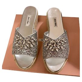 Miu Miu Mulas de cuña Plata