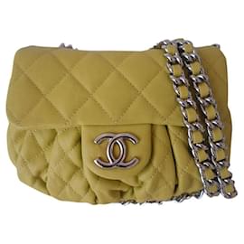 Chanel-Chanel Kette um Tasche-Gelb