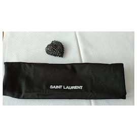 Yves Saint Laurent-BROCHE YVES SAINT LAURENT QUORE EN MÉTAL ET CRISTAL-Noir,Autre,Métallisé