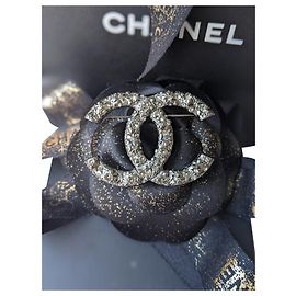Chanel CC A14P Logo Kristall Ruthenium Rotguss Brosche Schwarz