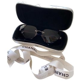 Nuevas gafas de sol antiguas de Chanel Azul