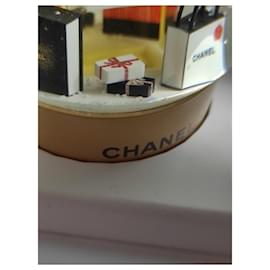 Chanel-Chanel edição globo de neve 2021 raro-Dourado,Outro