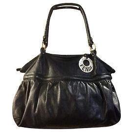 Fendi Chef Schultertasche aus Lammleder in Schwarz Schwarz Gold hardware
