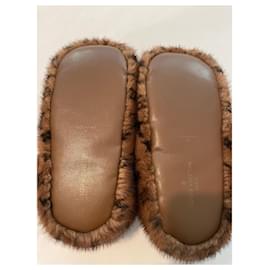 Louis Vuitton-Fur slippers-Beige
