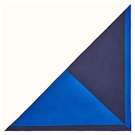 Hermès TRIANGLE GÉANT ENCADRÉ Bleu