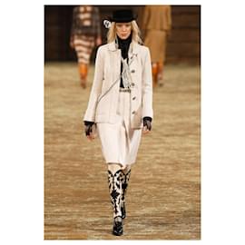 Chanel-6,8K$ Paris/DALLAS Runway Jacket-Beige