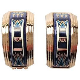 Michaela Frey Brincos folheados a ouro com padrões astecas - hastes e clipes Marrom Azul Multicor Bege Dourado Metálico Creme Fora de branco Avelã Bronze Castanho claro Caramelo Carne Chocolate Azul marinho Azul claro Azul escuro Gold hardware