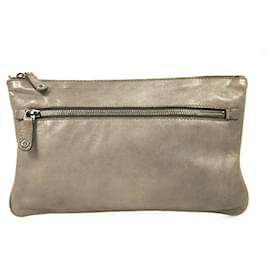 Miu Miu-Bolsa clutch tamanho médio em couro cinza Miu Miu com detalhes em bronze-Cinza