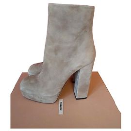 Miu Miu Stiefeletten Beige