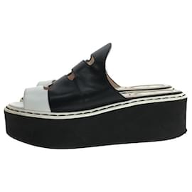 Fendi-Sandals-Black