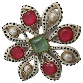 Grande broche de metal CHANEL excepcional com pérolas de strass Multicor