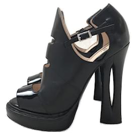 Fendi-Sandals-Black