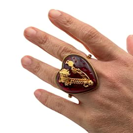Versace-Ring mit Virtus-Futter aus goldfarbenem Metall mit Herz, Größe M, ungetragen-Rot