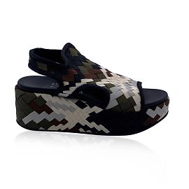 Salvatore Ferragamo Sandalias de cuña de tela tejida EE. UU. 7 UE 37.5 Multicolor