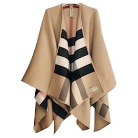 Burberry-Poncho Cape Charlotte wendbar Burberry Charlotte neu Einheitsgröße mit Etikett Burberry Tüte aus Seidenpapier-Karamell