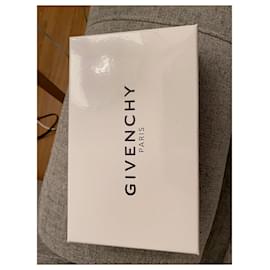 Givenchy-Monederos, carteras, casos-Gris